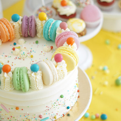 Happy Birthday Box: Cake & Sweets (25 personen)