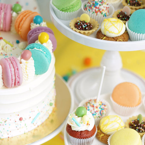 Happy Birthday Box: Cake & Sweets (100 personen)